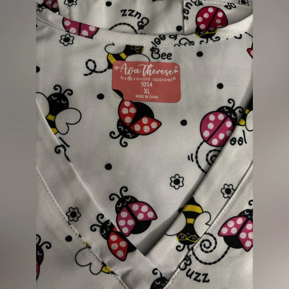 New Uniform Advantage Zavate Ava Therese lady bug bumble bee print scrub top XL - Picture 4 of 5